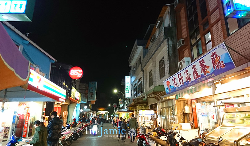 琉球夜晚海產餐廳便利商店.jpg