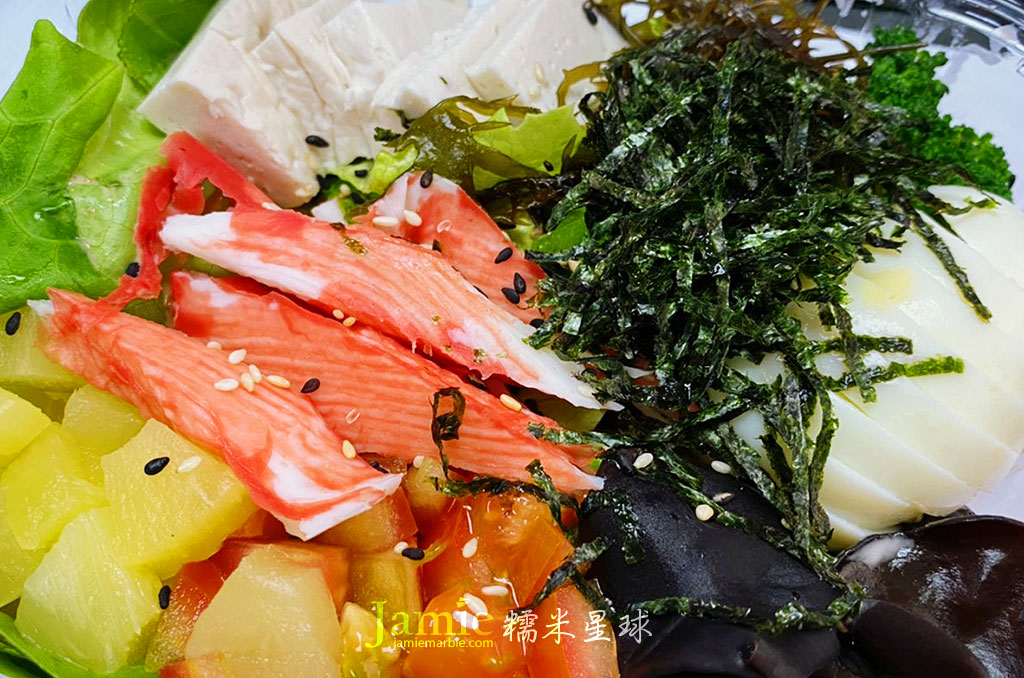 健身餐松葉蟹、鳳梨、海苔近拍